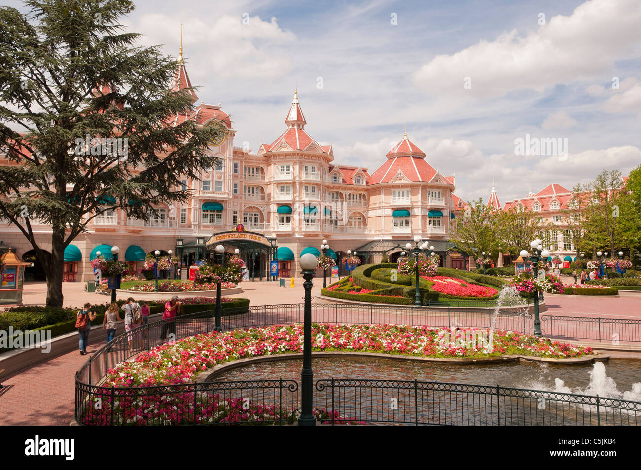 Le Disneyland Hotel at Disneyland Paris en France Banque D'Images
