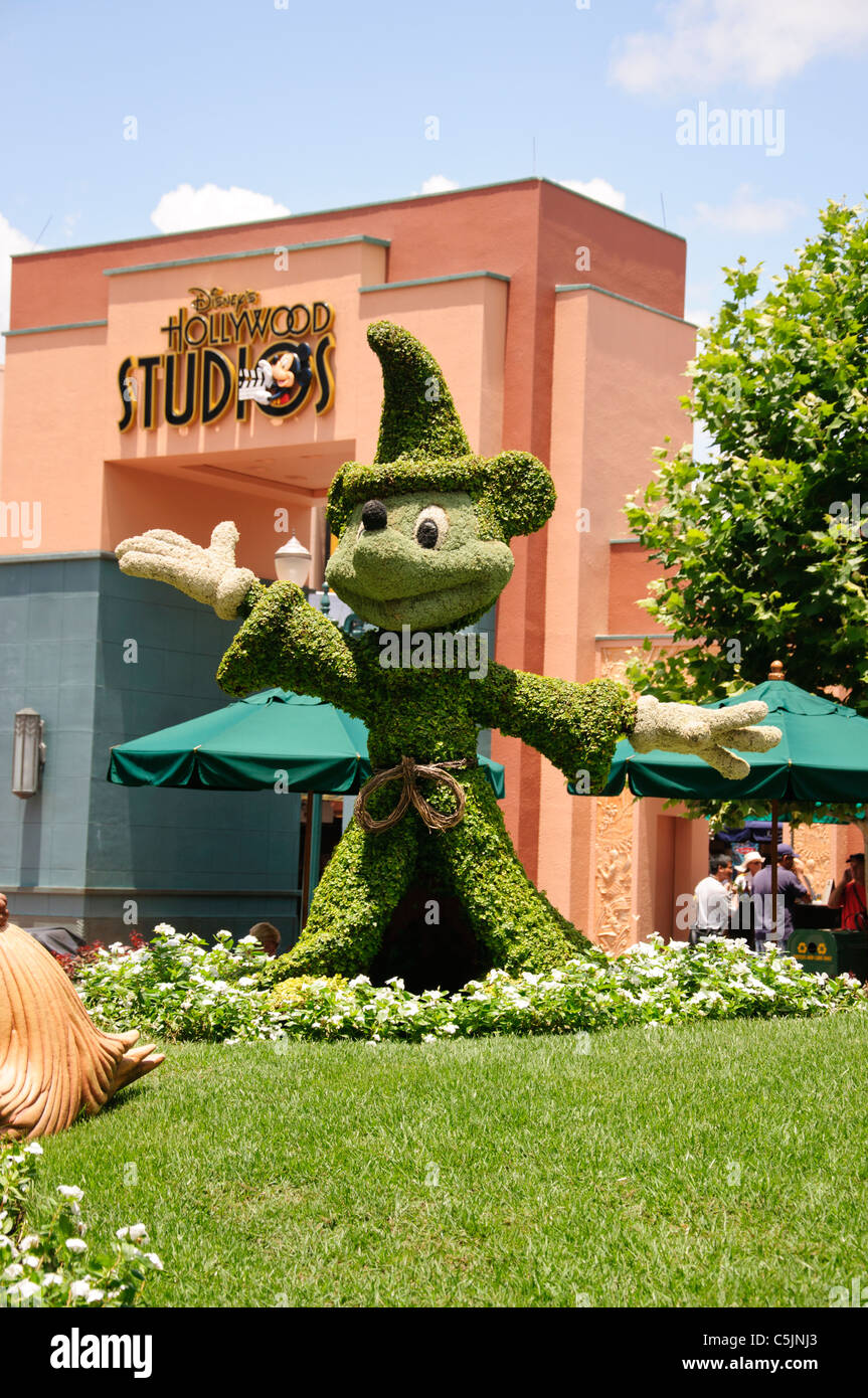 La souris de Mickey dans la sculpture de jardin Orlando Floride disneys Hollywood studios Banque D'Images
