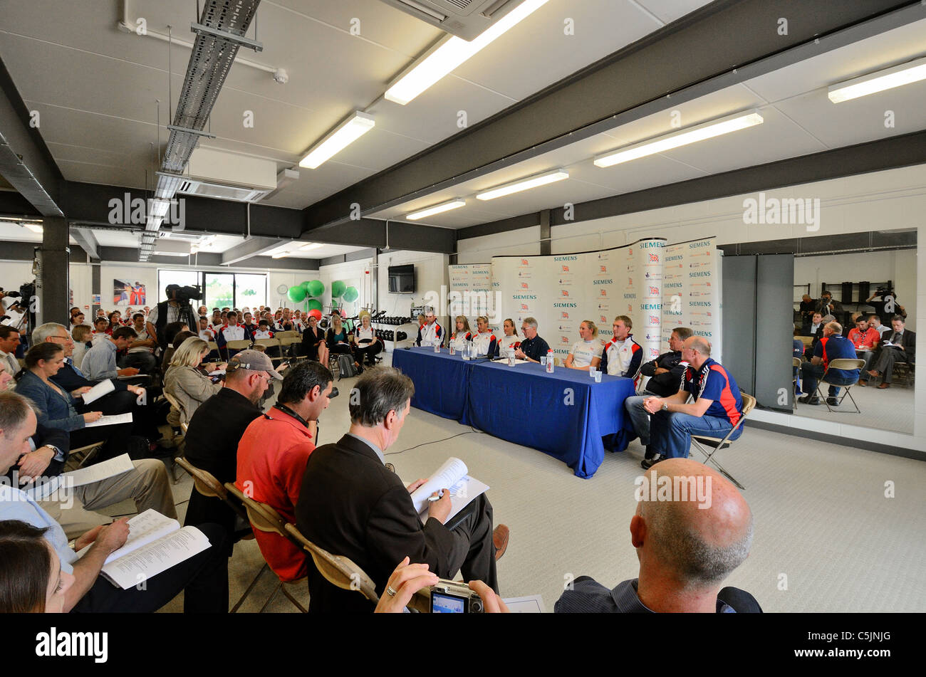 L'équipe d'aviron de go pour les Championnats du monde d'être annoncé dans le lac et l'Aviron Pinsent Redgrave Sherriff Boathouse Caversham Banque D'Images