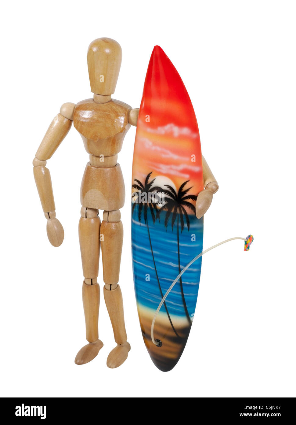 Tenant une planche utilisée pour monter des vagues sur l'océan peints dans des couleurs vives - chemin inclus Banque D'Images