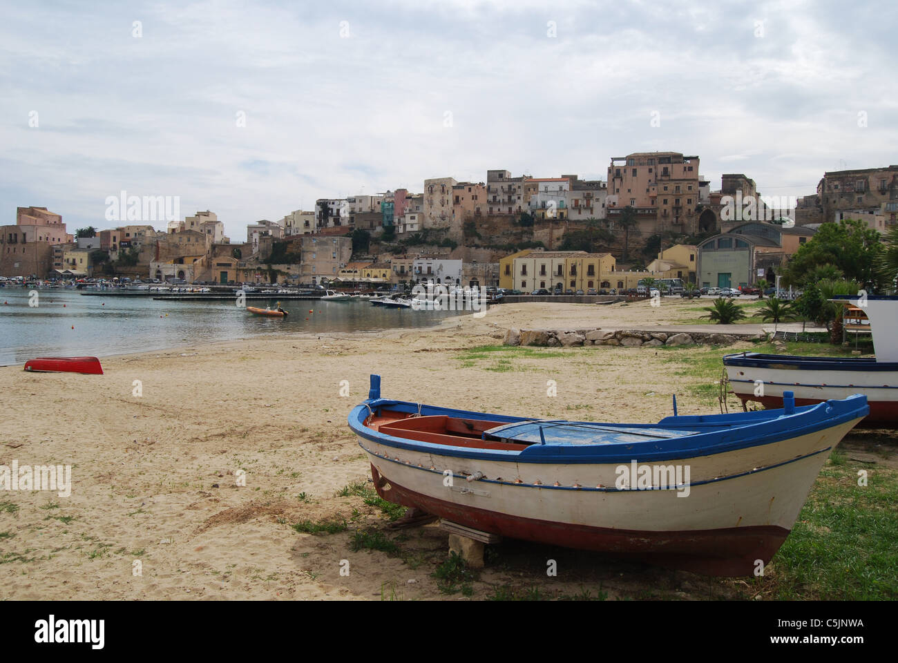 Habour à Castellamare del Golfo, Sicile, Italie - une belle ville sur la côte nord de la Sicile, non loin de Palerme Banque D'Images