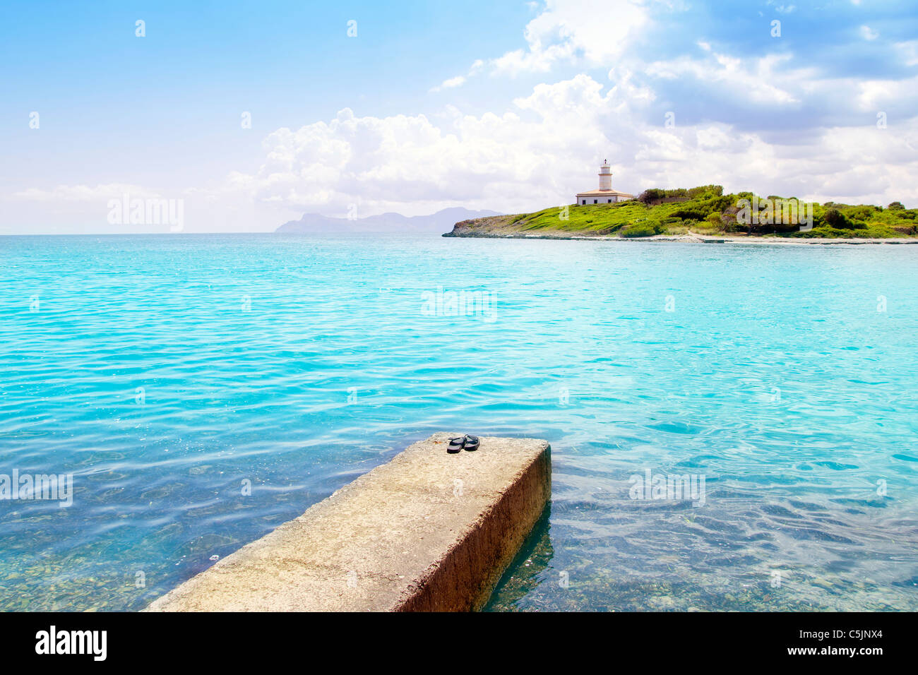 Alcudia Alcanada Majorque avec Aucanada island et phare de l'Espagne Baléares Banque D'Images