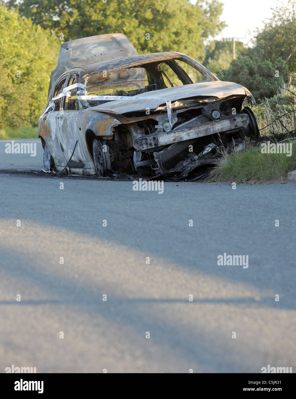 Burnt Out Vol VOITURE ABANDONNÉE DE DUMPING PAR PAYS LANE,UK Banque D'Images