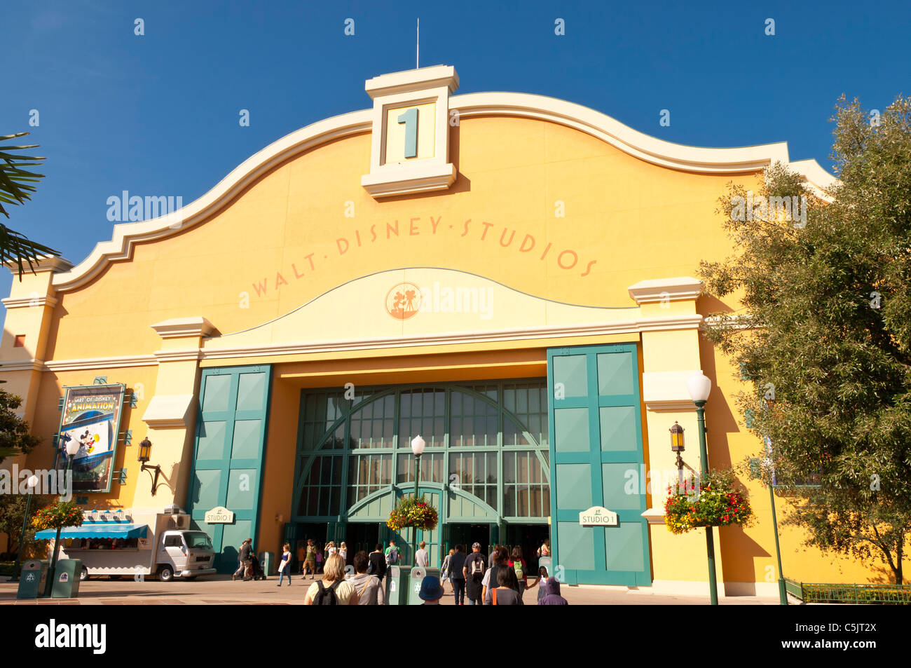 Les gens sur leur façon de le parc Walt Disney Studios à Disneyland Paris en France Banque D'Images