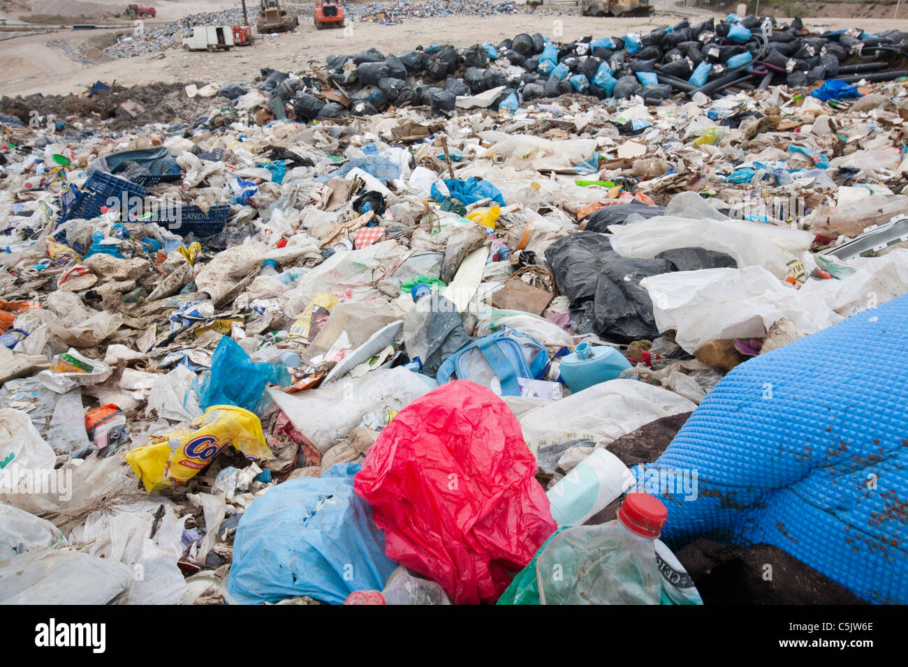 Sur un site d'enfouissement de déchets à Alicante, Costa Blanca, Alicante, Espagne Banque D'Images
