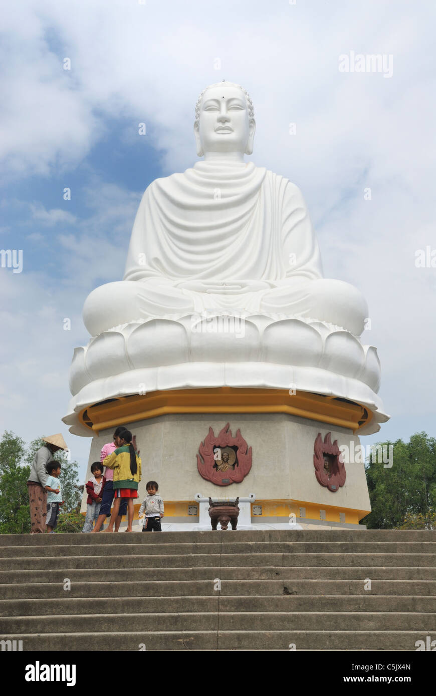 L'Asie, Vietnam, Nha Trang. La Pagode Long Son. Bouddha Géant. Banque D'Images