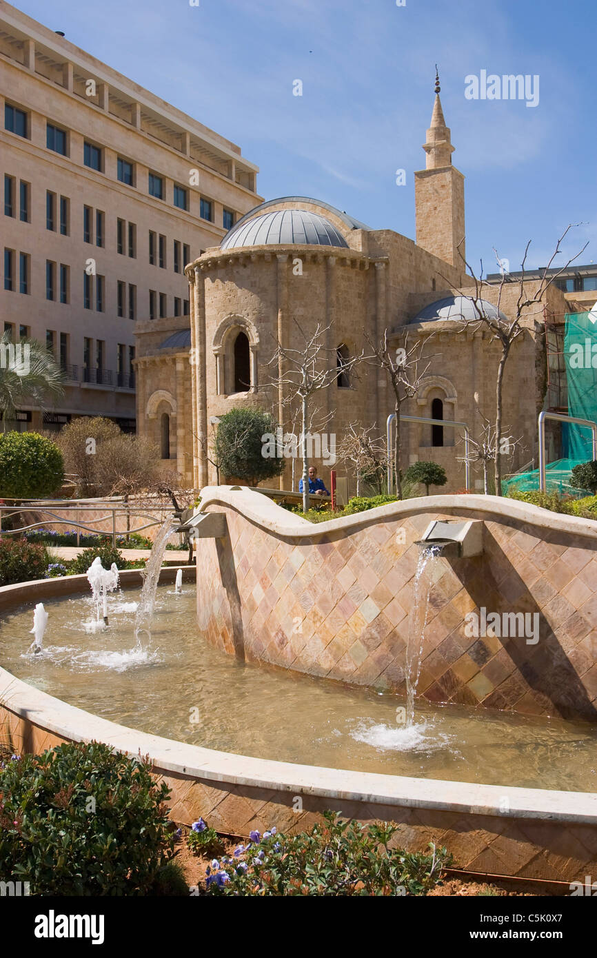 Fontaine et l'ancienne église en centre-ville, Beyrouth, Liban Banque D'Images