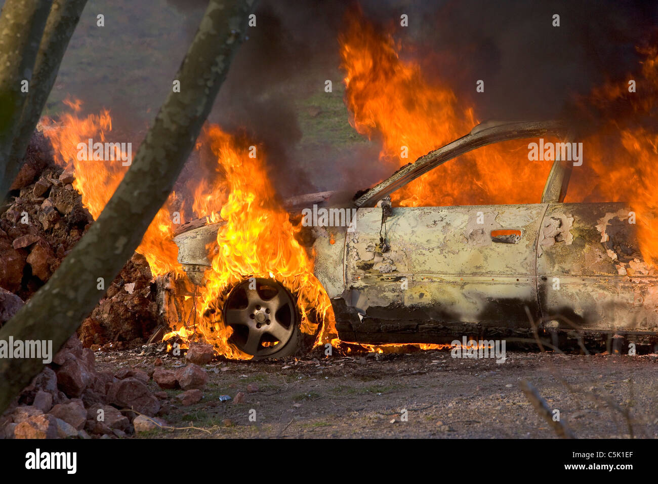 Voiture en feu Banque D'Images