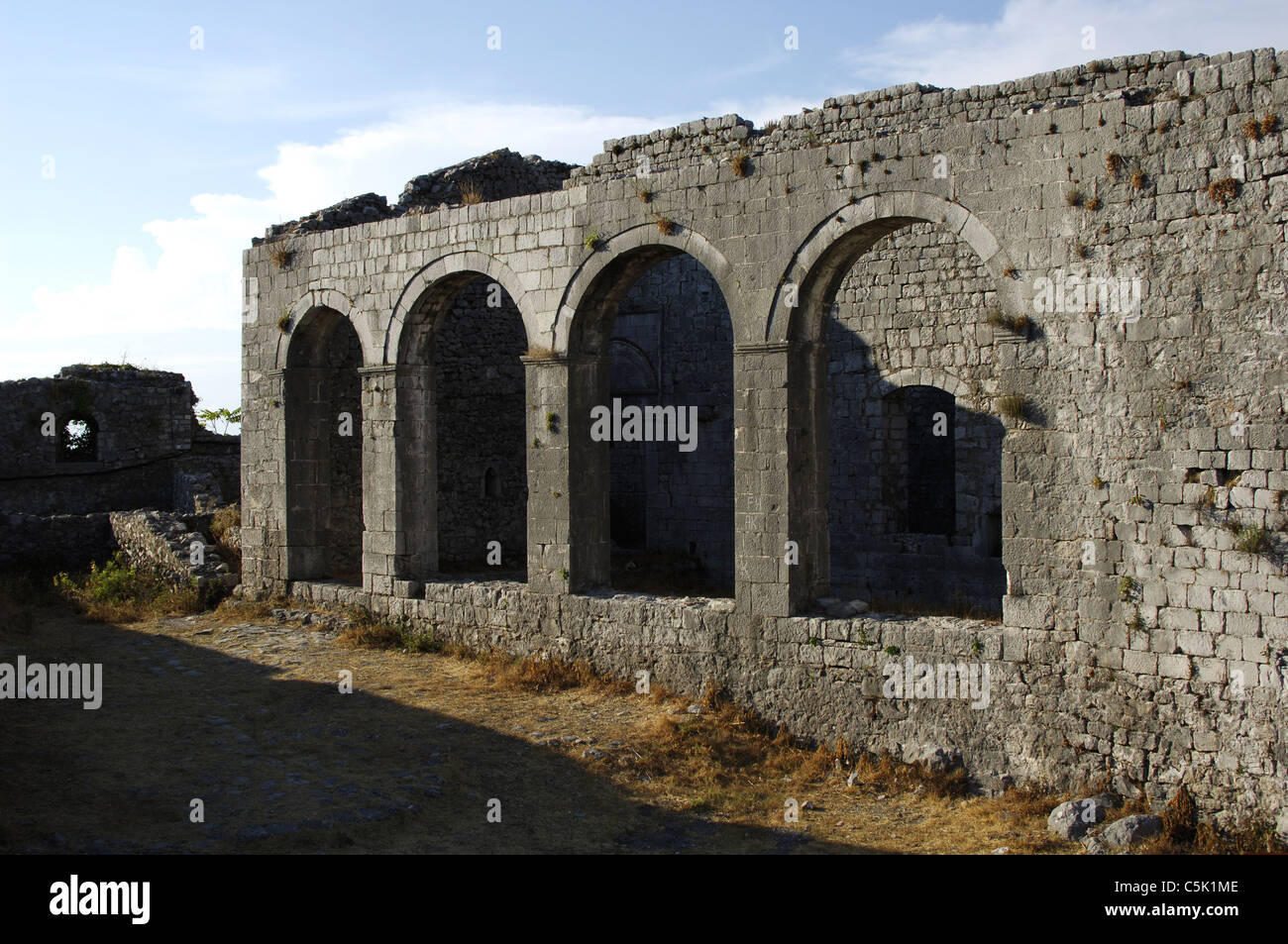 L'Albanie. Shkodra. Ruines de l'église St. Stephen à l'intérieur du château de Rozafa. Banque D'Images