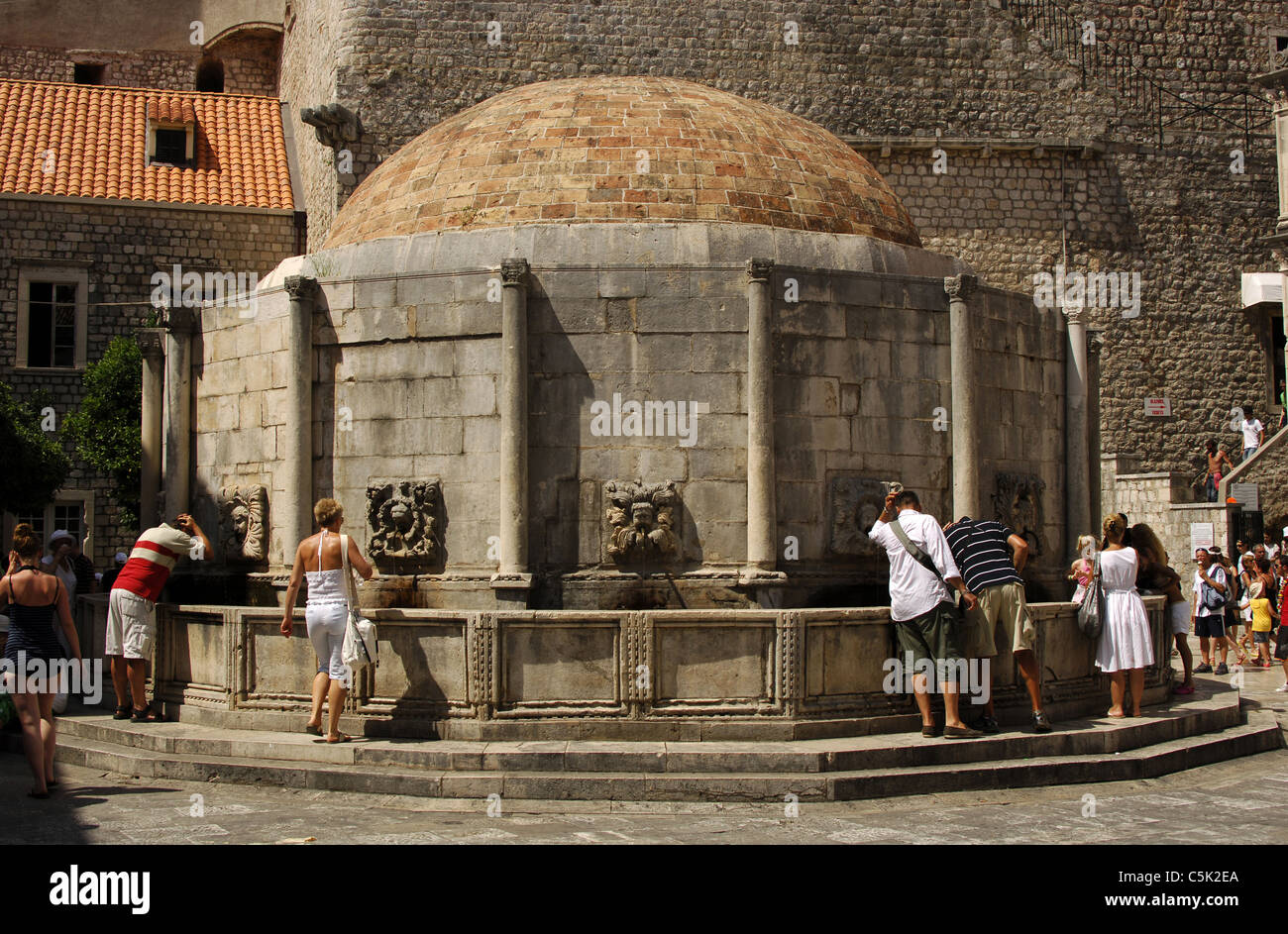 La Croatie. Dubrovnik. La fontaine d'Onofrio. Détail. Banque D'Images