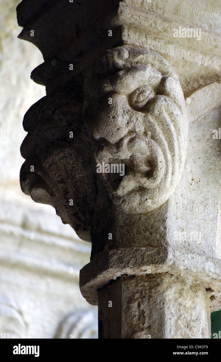 La Croatie. Dubrovnik. Couvent franciscain. 14e siècle. Reconstruite au 17e siècle. Chapiteau du cloître.. Banque D'Images