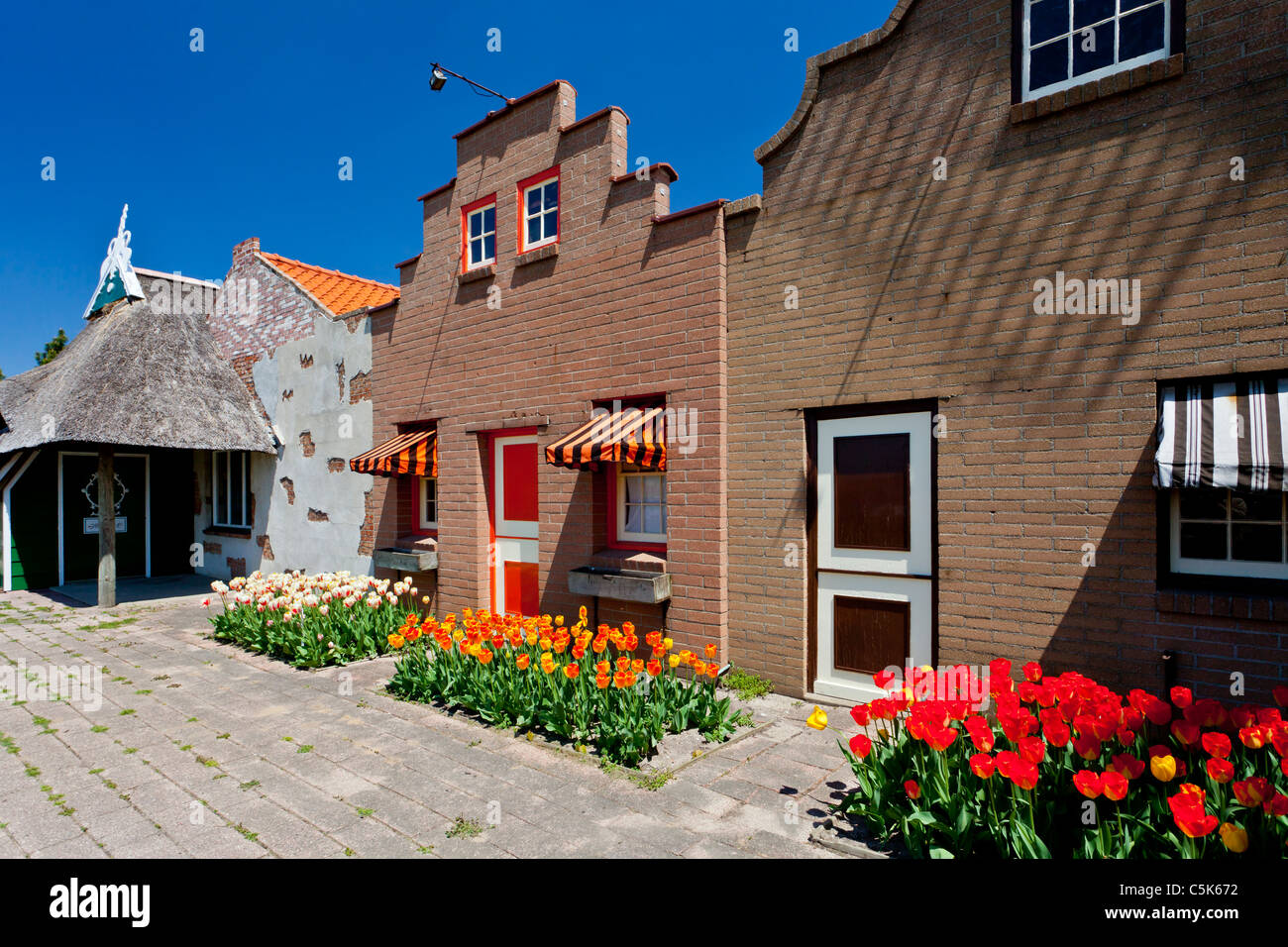 L'architecture et de commerces de la Dutch Village attraction touristique de Holland, Michigan, États-Unis. Banque D'Images