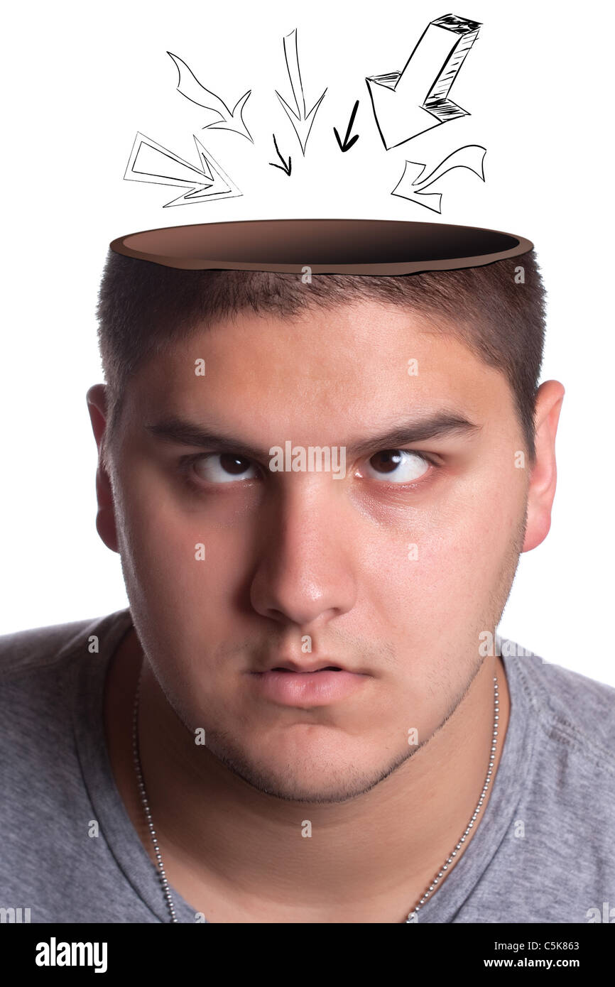 Un jeune homme à sa tête jusqu'à l'ouverture avec des flèches pointant vers son cerveau. Banque D'Images