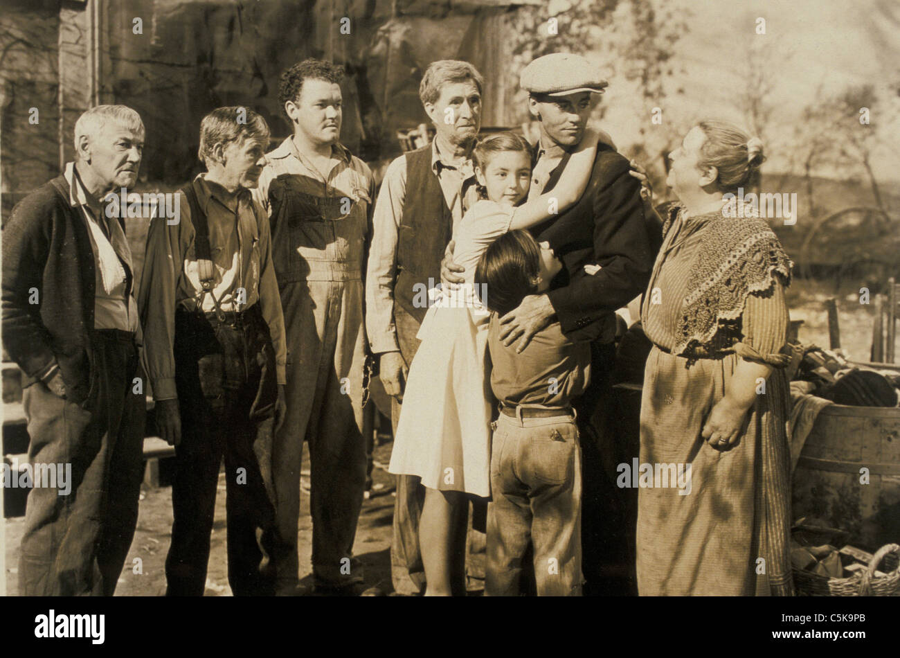 Les raisins de la colère Année : 1940 USA Réalisateur : John Ford Charley Grapewin, Frank Darien, Russell Simpson, Shirley Mills, Darryl Hickman, Henry Fonda, Jane Darwell, basé sur John Steinbeck Banque D'Images
