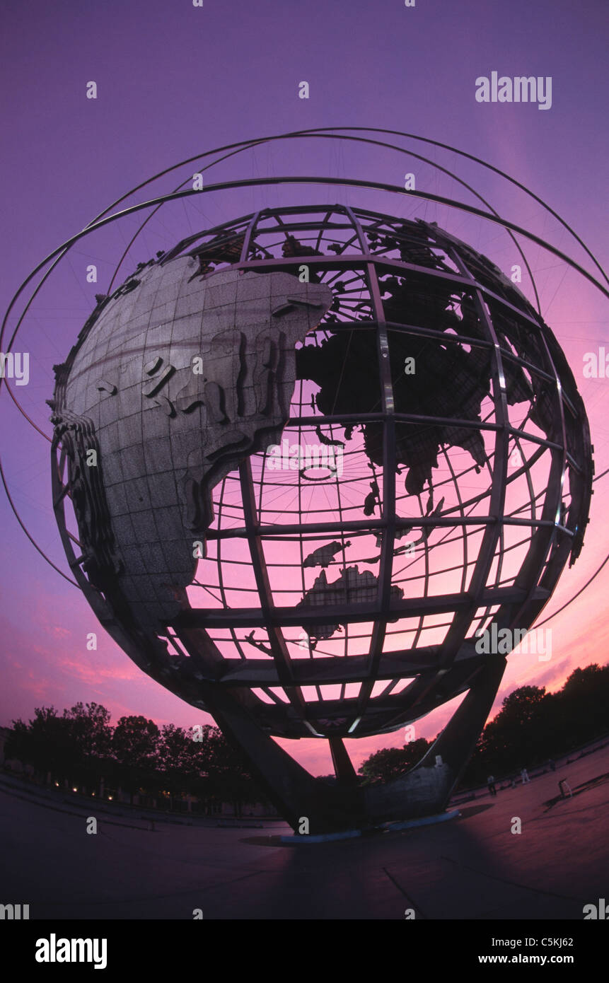 Unisphere coucher du soleil après la tempête, Queens, NYC Banque D'Images