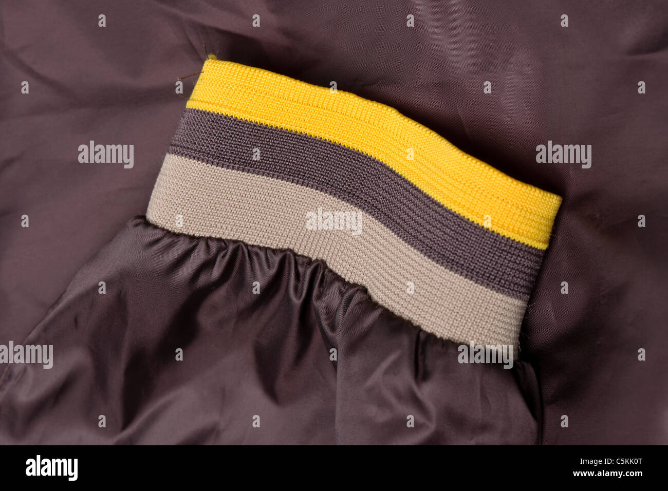 Adidas hommes sportswear veste coupe-vent de frais généraux de l'en nylon 1/4 Zip à cou Veste de frais généraux. Détails brassard manchon Banque D'Images