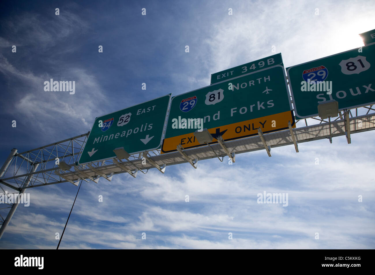 Interstate signe pour grand forks minneapolis et Sioux City, dans le Dakota du Nord, USA Banque D'Images