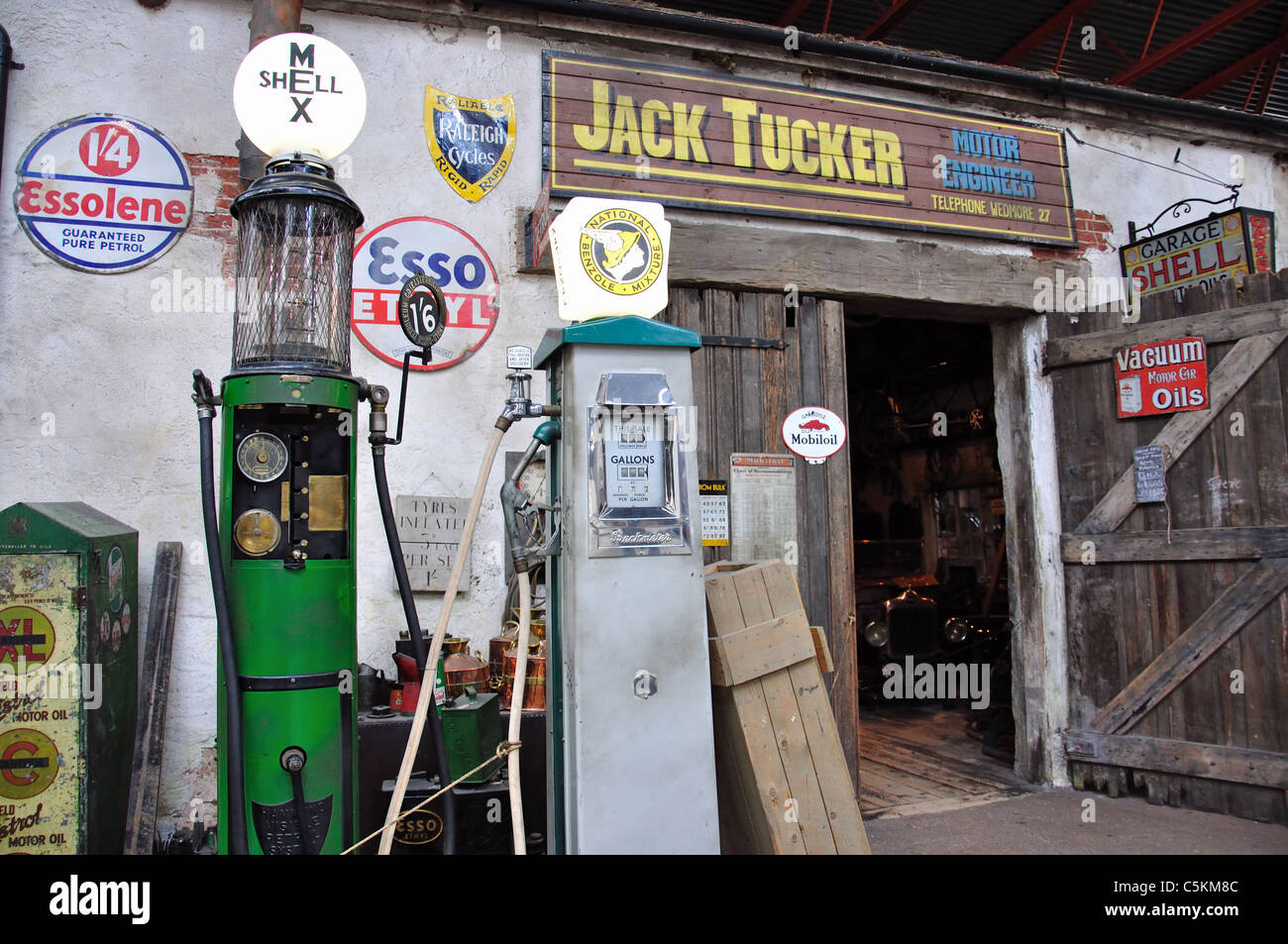 Motor Works Garage, le National Motor Museum, Beaulieu, New Forest, Hampshire, Angleterre, Royaume-Uni Banque D'Images