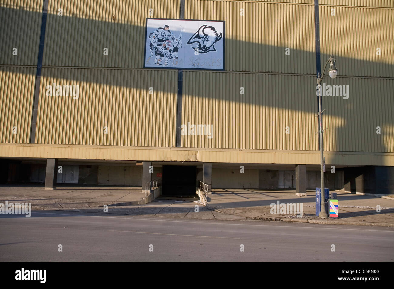 Les partisans des sabres, près de patinoire, Buffalo, NY Banque D'Images