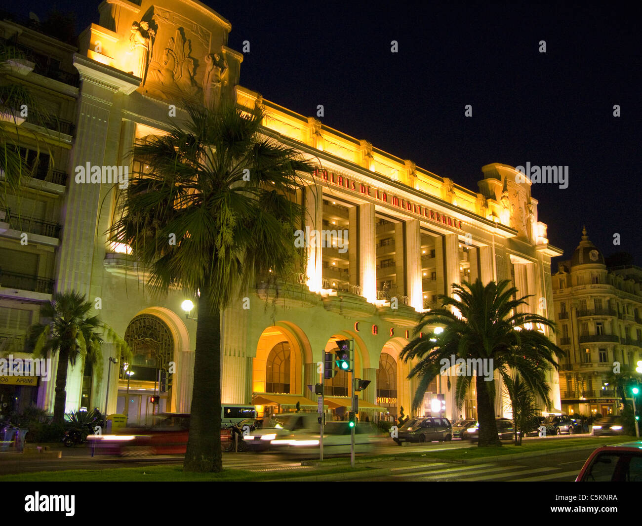 Le Casino, Palais de la MediterranÃ©e, extérieur de nuit, Nice, France Banque D'Images