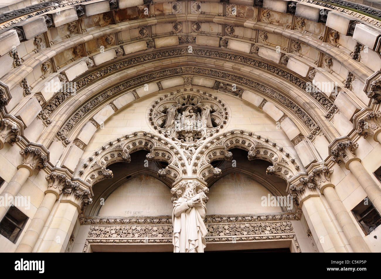 L'entrée, Sculptures et statues de Frise, Cathédrale de Saint John the Divine, Manhattan New York. Banque D'Images