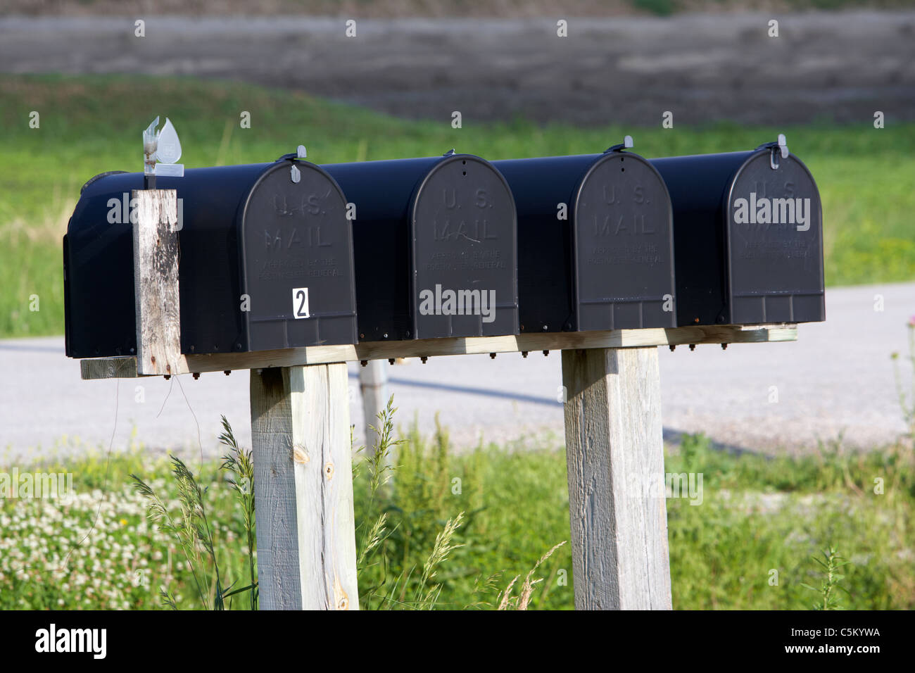 Rangée de boîtes aux lettres mail us noir dans l'Iowa, États-Unis d'Amérique Banque D'Images