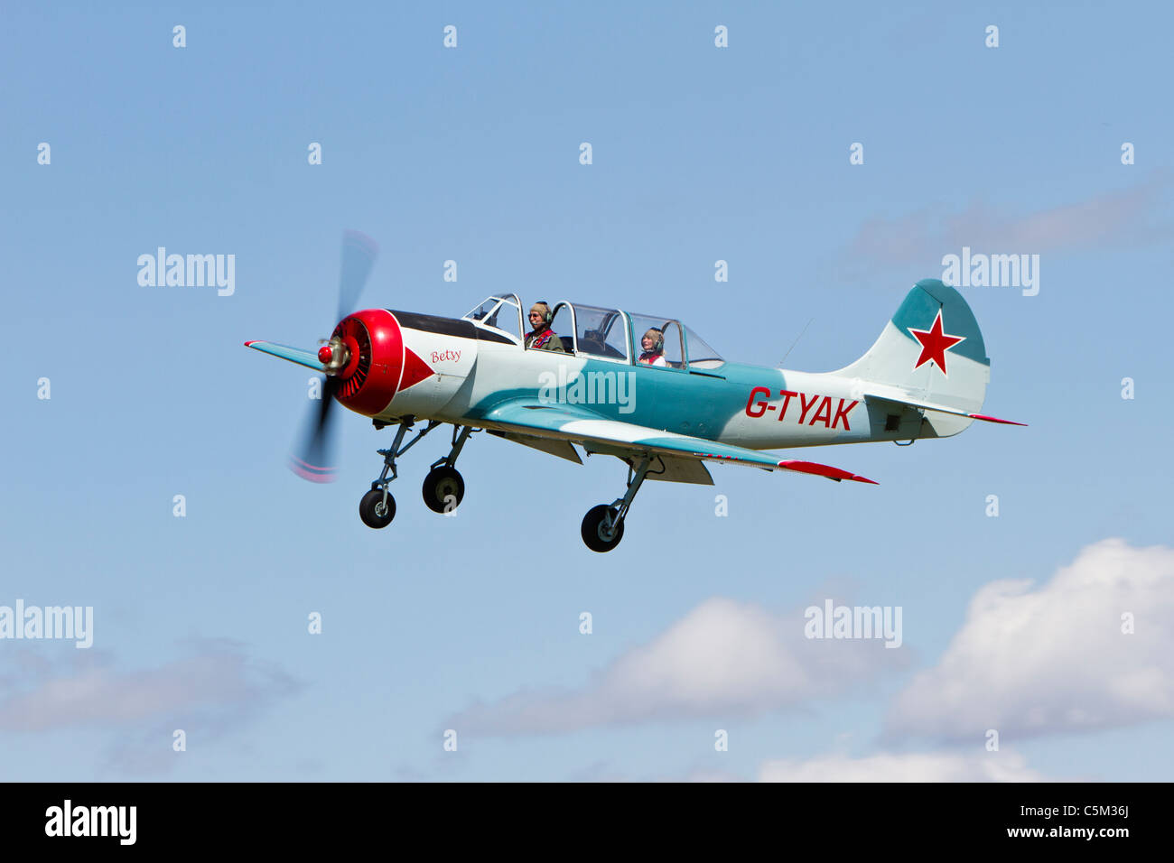 Yak-52 reg G-TYAK, Yakovlev 52, à Breighton Banque D'Images