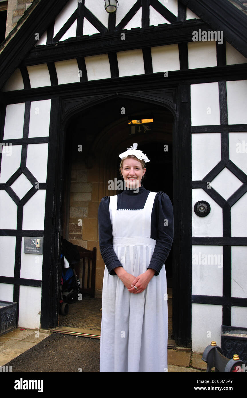 Femme de l'époque victorienne, Palace House, Beaulieu, New Forest District, Hampshire, Angleterre, Royaume-Uni Banque D'Images