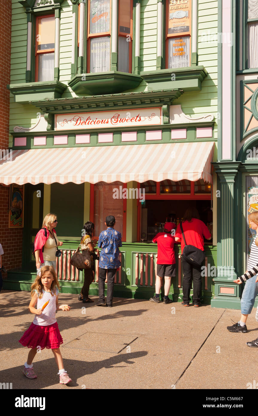 Les délicieux gâteaux shop store dans la Main Street USA à Disneyland Paris en France Banque D'Images