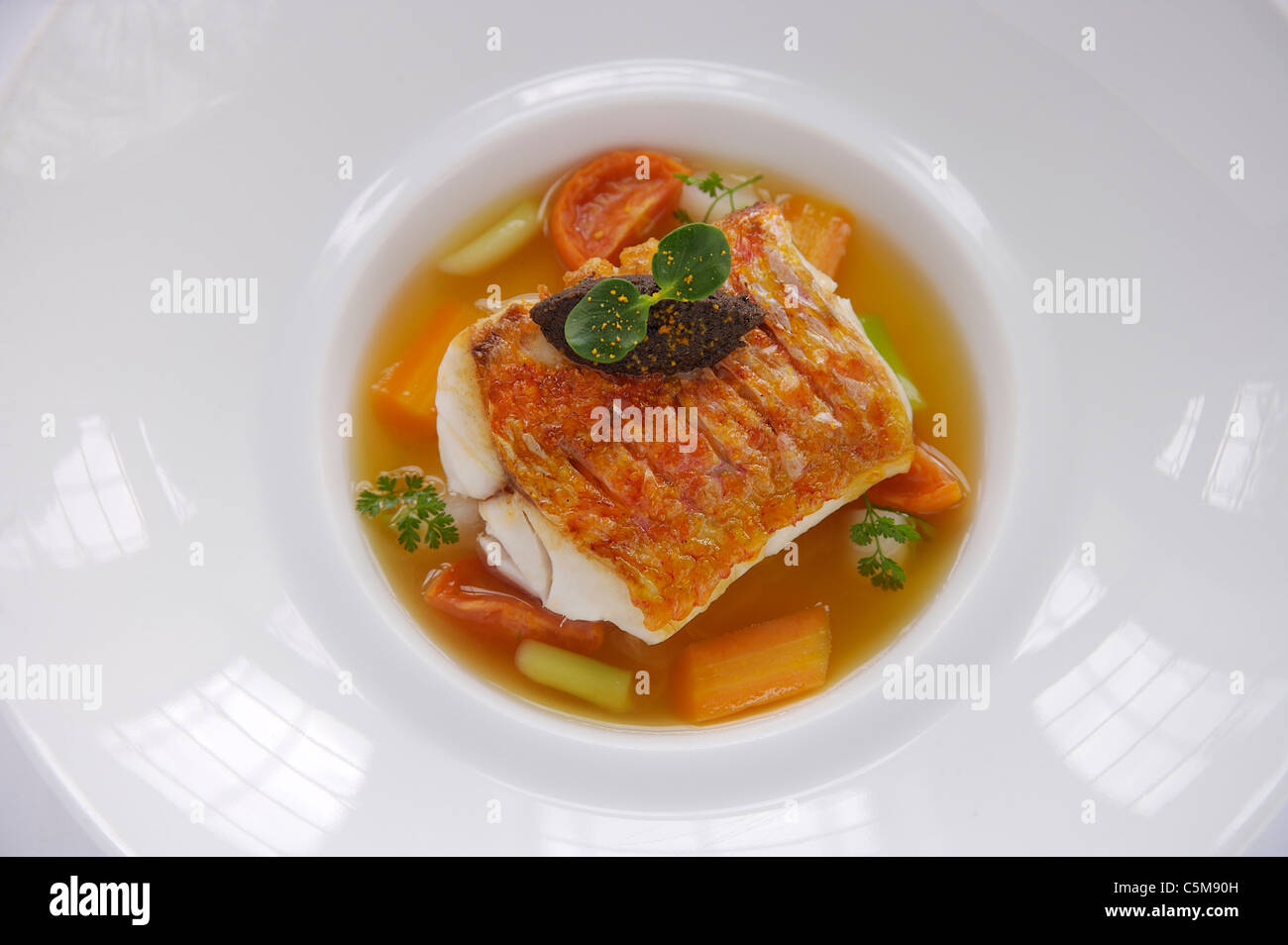 Poêlé Filet de rouget barbet au chorizo, minestrone & soused fenouil Photo  Stock - Alamy