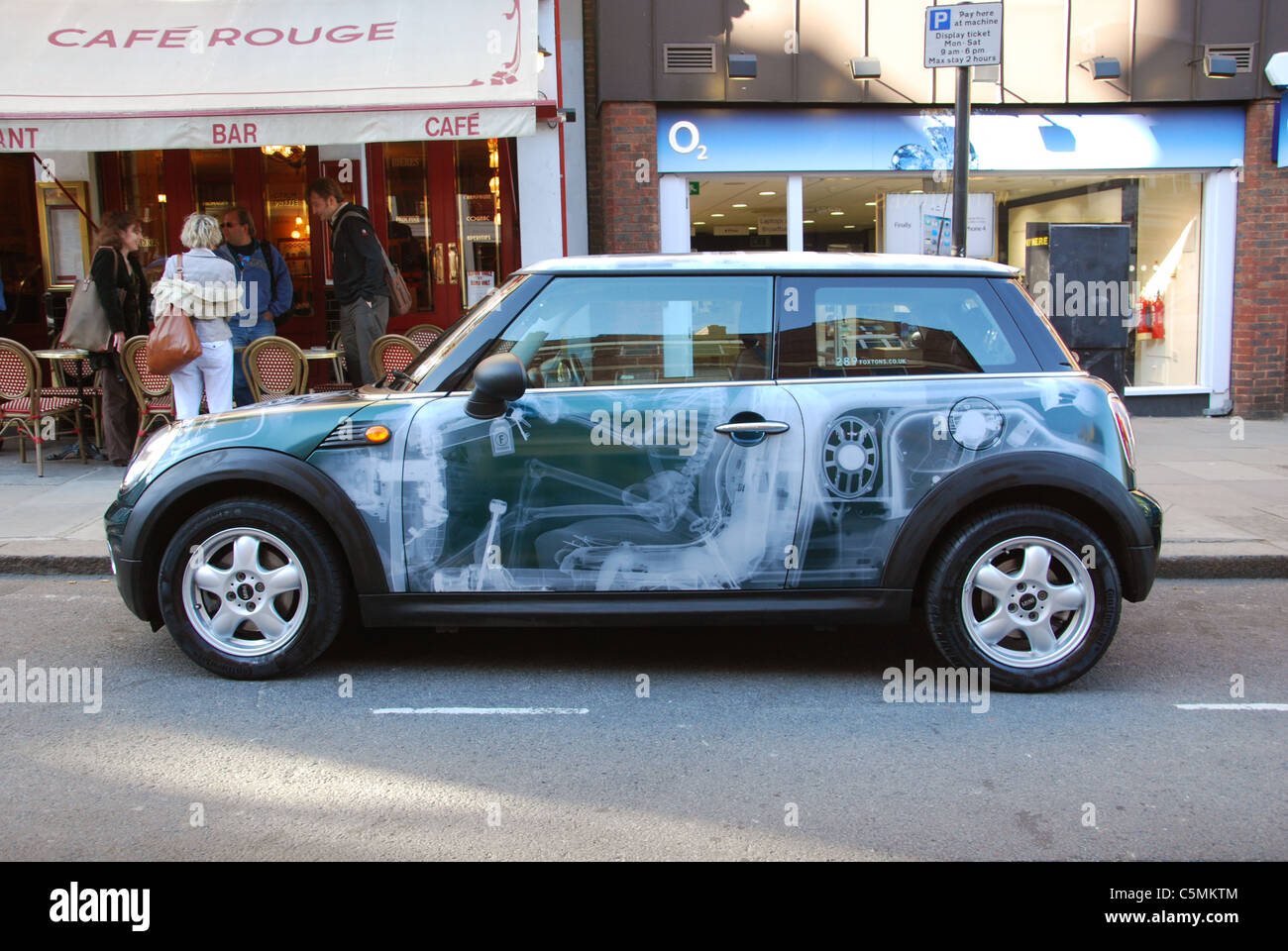 Le 2010 X-ray Foxtons Mini vu dans Hampstead London UK Photo Stock - Alamy