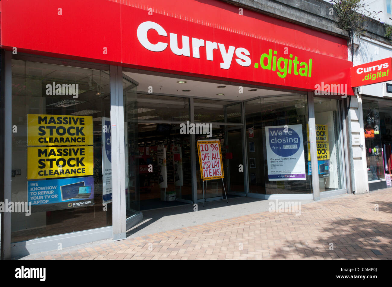 La fermeture de la vente à un Currys.digital shop dans High Street, Bromley Kent. Banque D'Images