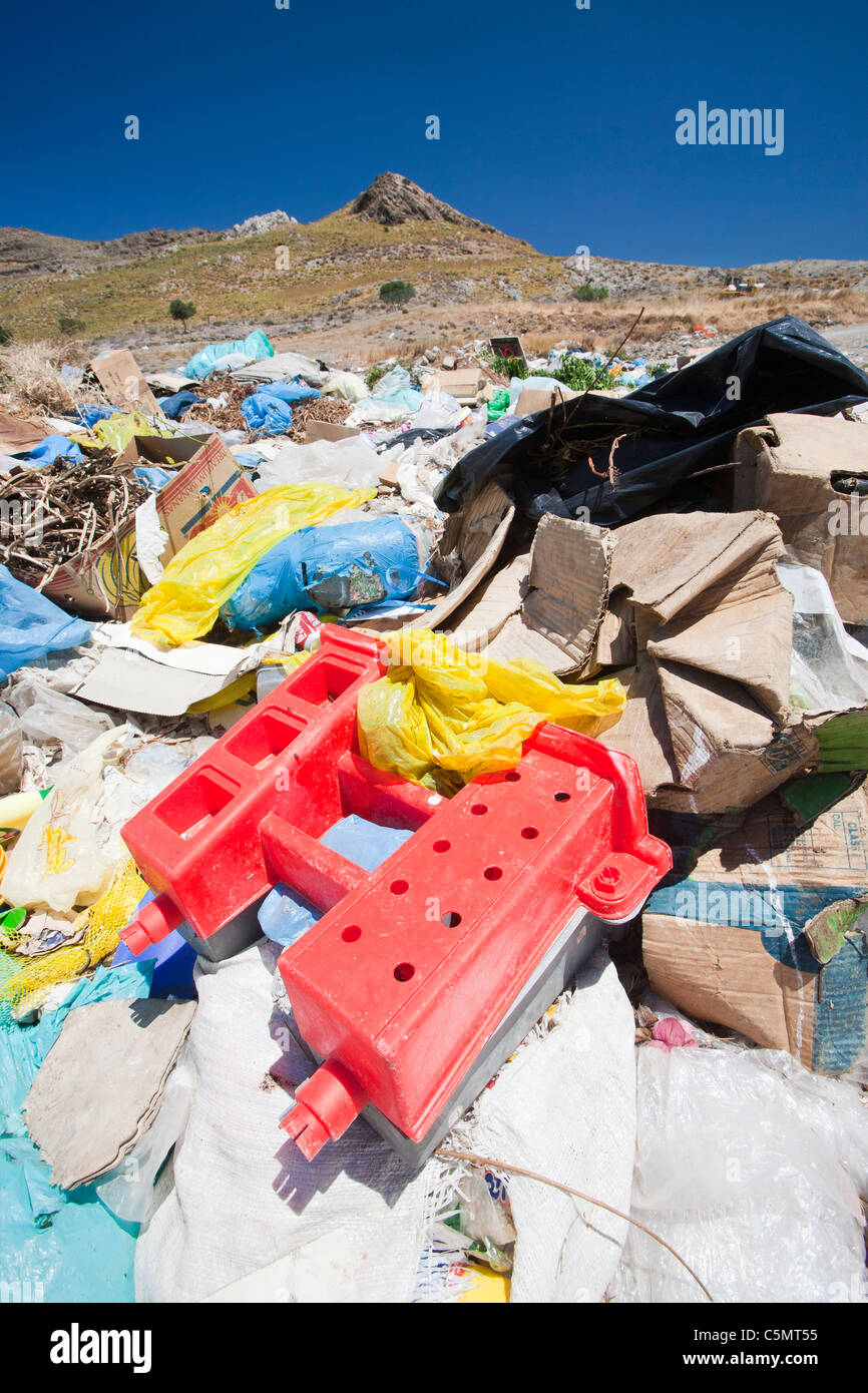 Un site d'enfouissement à Eresos, Lesbos, Grèce. Comme beaucoup d'îles, de détritus est un problème avec pas de recyclage en place. Banque D'Images