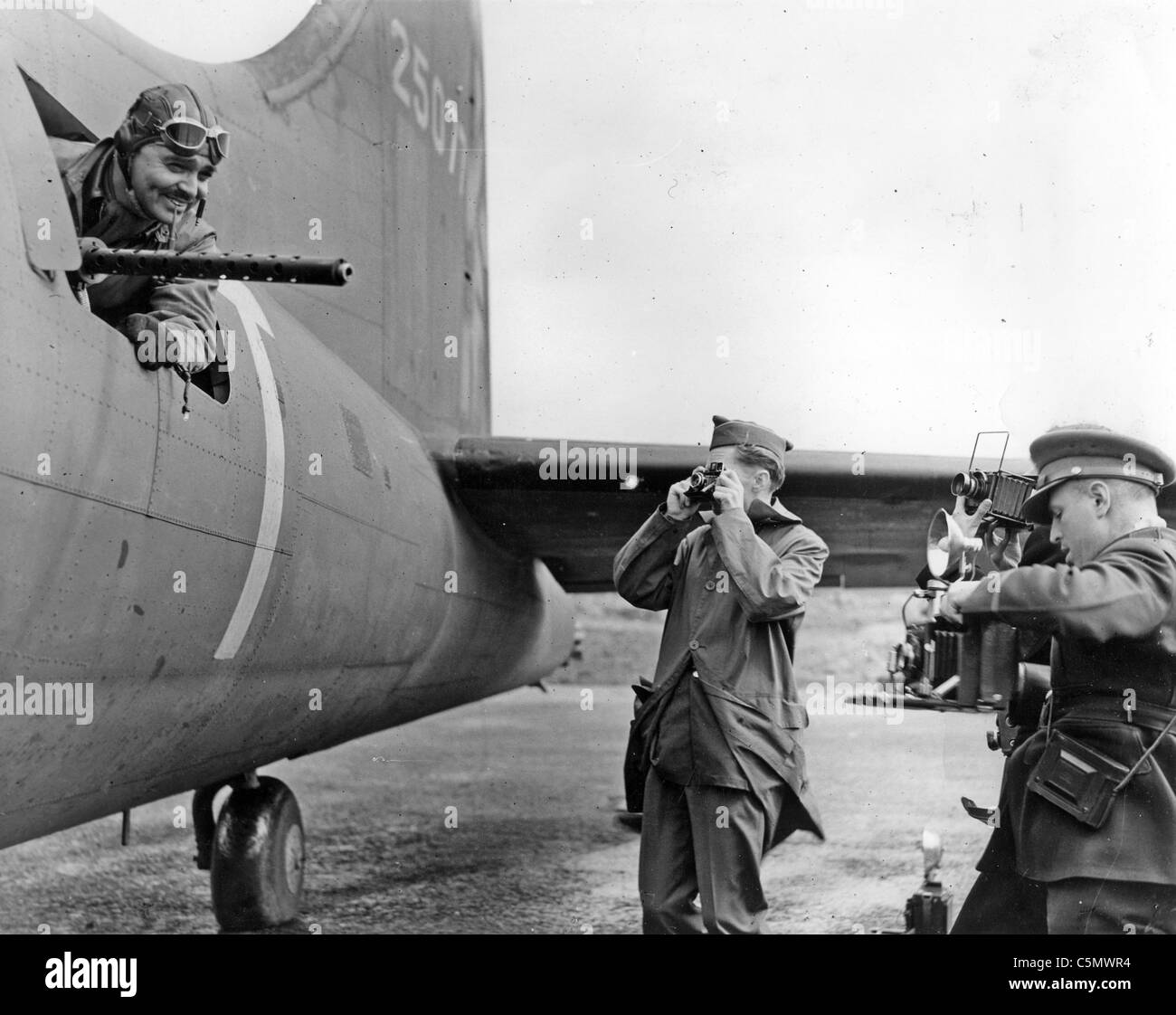 CLARK GABLE (1901-1960) acteur de cinéma américain à Polebrook RAF, en Angleterre, en 1943 en tant qu'observateur-mitrailleur à l'USAAF 351e Groupe de bombardement Banque D'Images