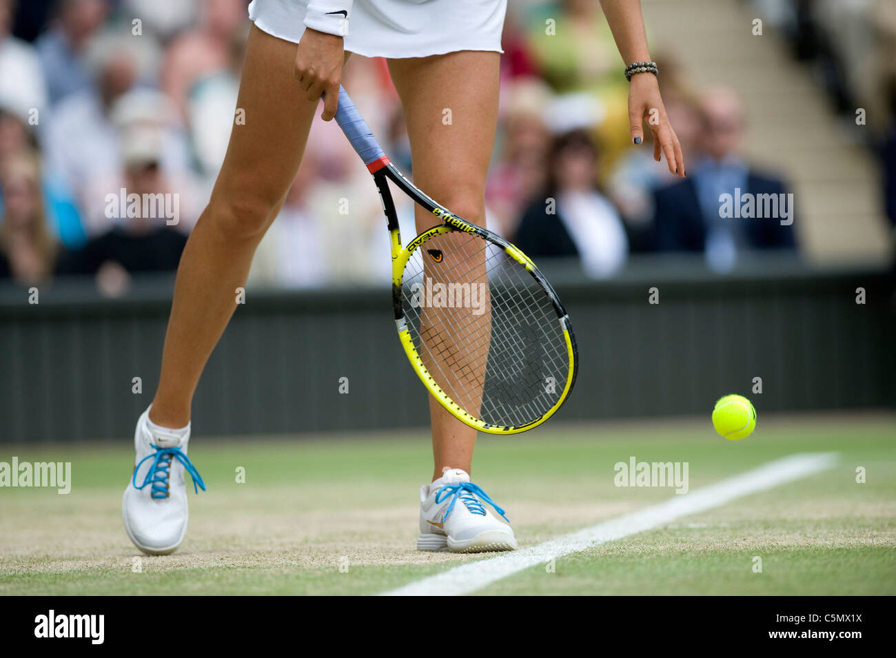 Raquette et balle détaillé au cours de la Tennis de Wimbledon 2011 Banque D'Images