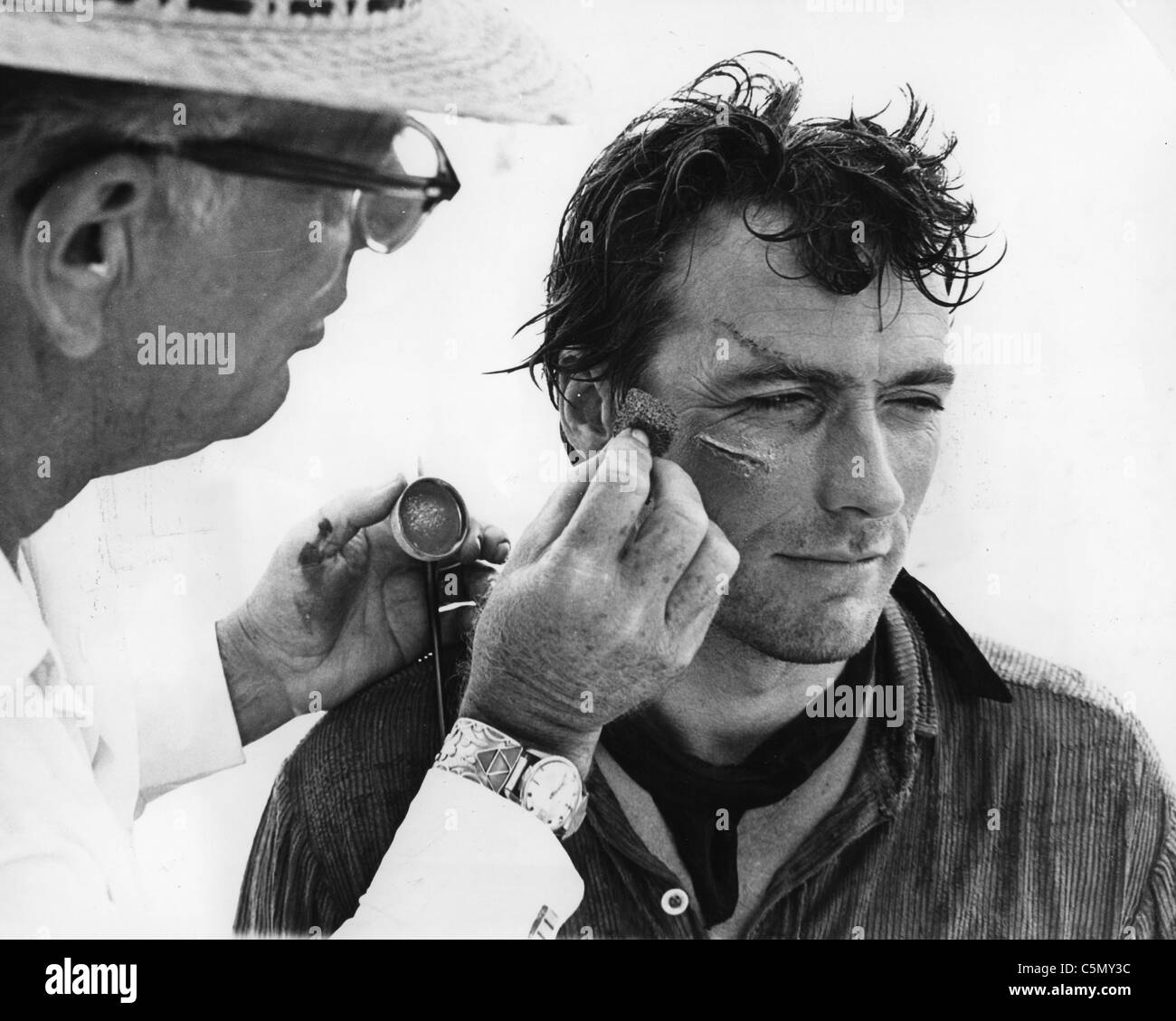 CLINT EASTWOOD dans le maquillage pour le film '1968 Hang 'Em High'. J Photo Barry Herron Banque D'Images
