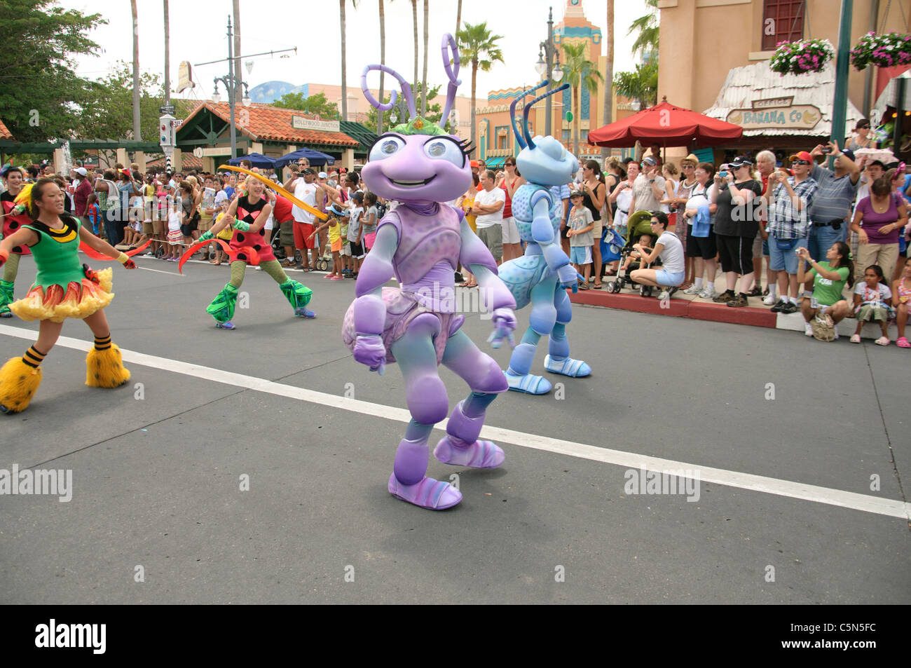 Atta de disney pixars a bugs life dans le compte à rebours à l'amusement parade dans les rues de Hollywood studios Walt Disney World Banque D'Images