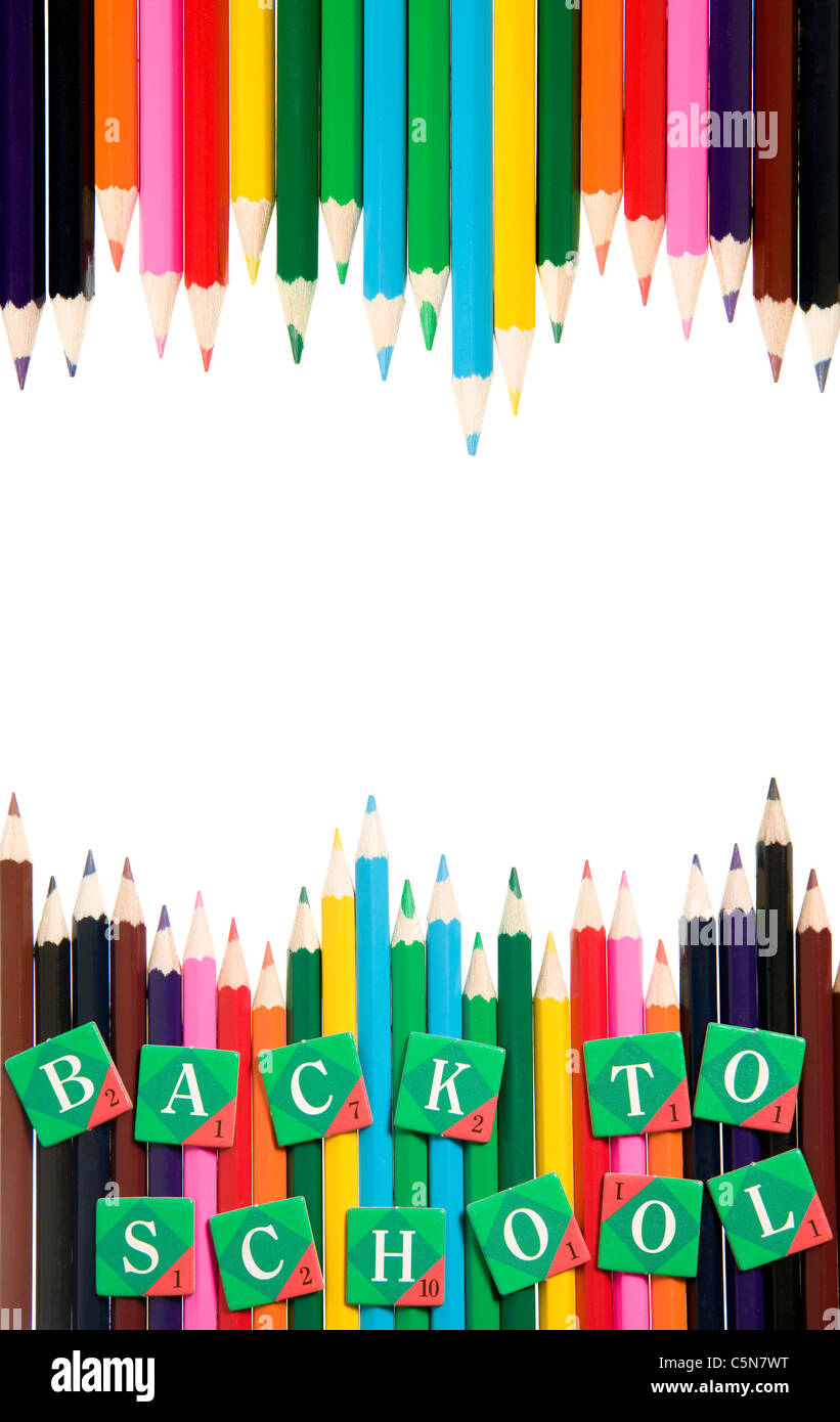 Crayons placés dans divers pour faire du concept retour à l'école Banque D'Images