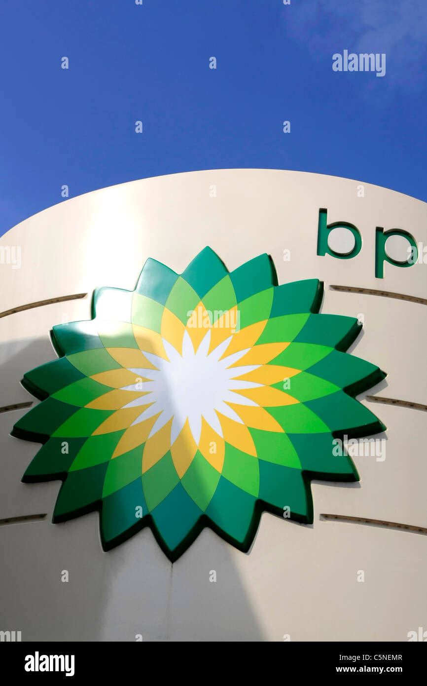 British Petroleum ou logo BP lors d'une station de remplissage de l'essence Banque D'Images