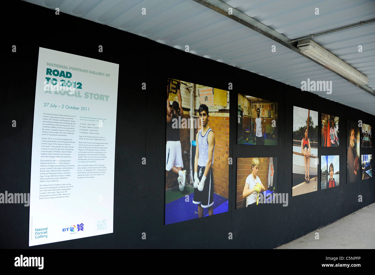 Olympiques de Londres 2012 Site "Road to 2012" affiche d'une histoire locale et des photographies. Banque D'Images