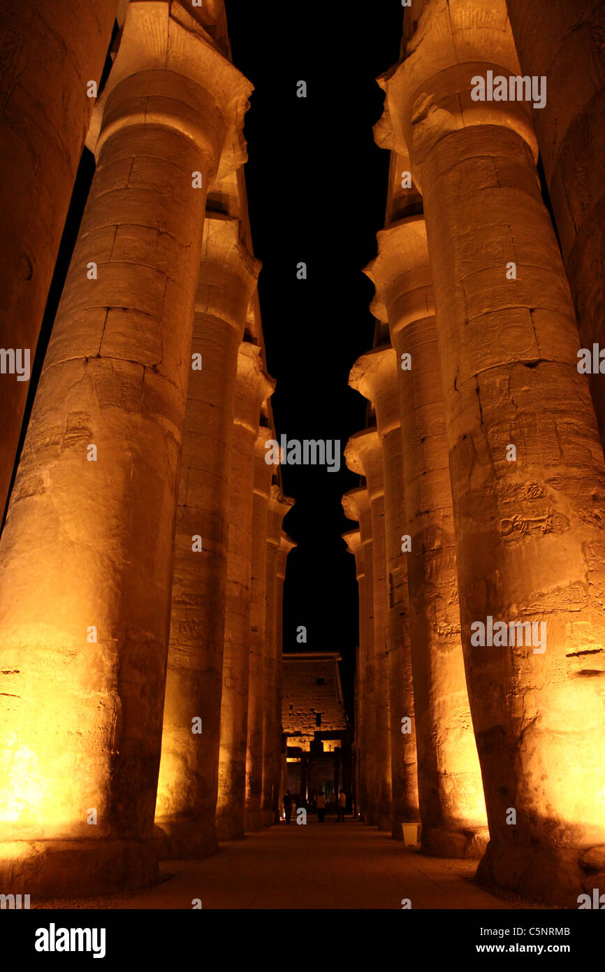 La colonnade de Luxor Temple .l'Egypte Banque D'Images