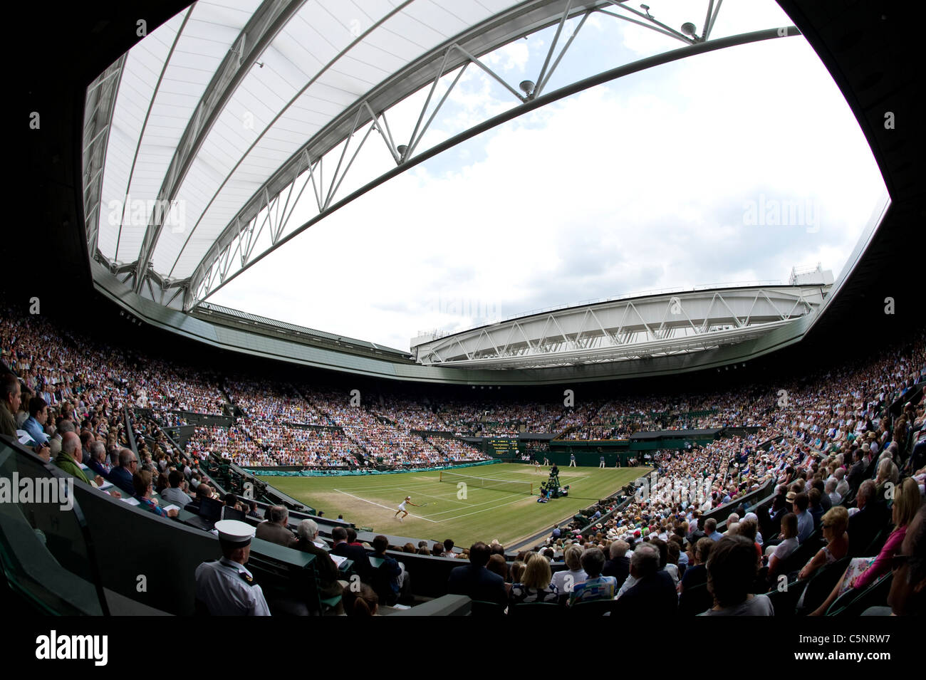 Vue générale du Centre Court lors de la finale dames à l'édition 2011 des Championnats de tennis de Wimbledon Banque D'Images