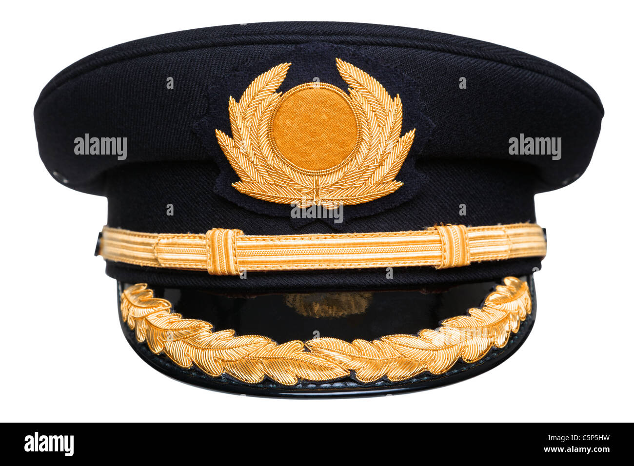 Photo d'un pilote de ligne aérienne chapeau ou casquette avec l'insigne  d'or, isolé sur un fond blanc avec chemin de détourage Photo Stock - Alamy