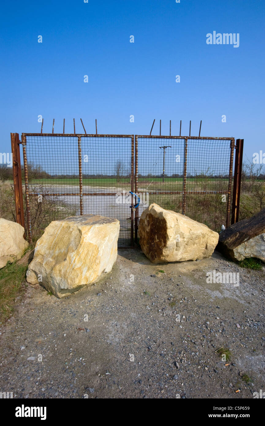 Portes cadenassées de près de Leeds Yorkshire UK Banque D'Images