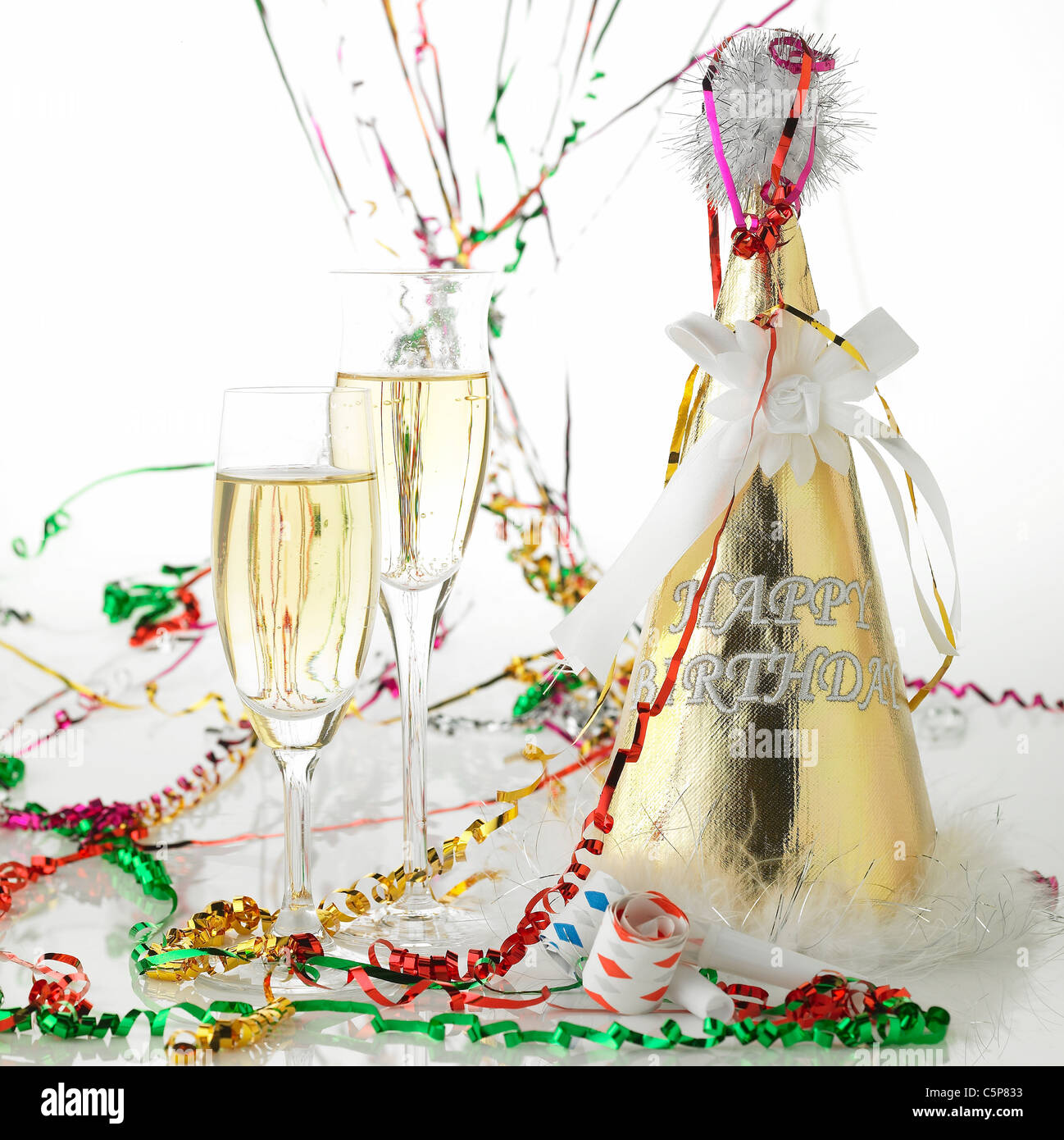 Le verre à champagne, party hat et parti le coup-out Banque D'Images