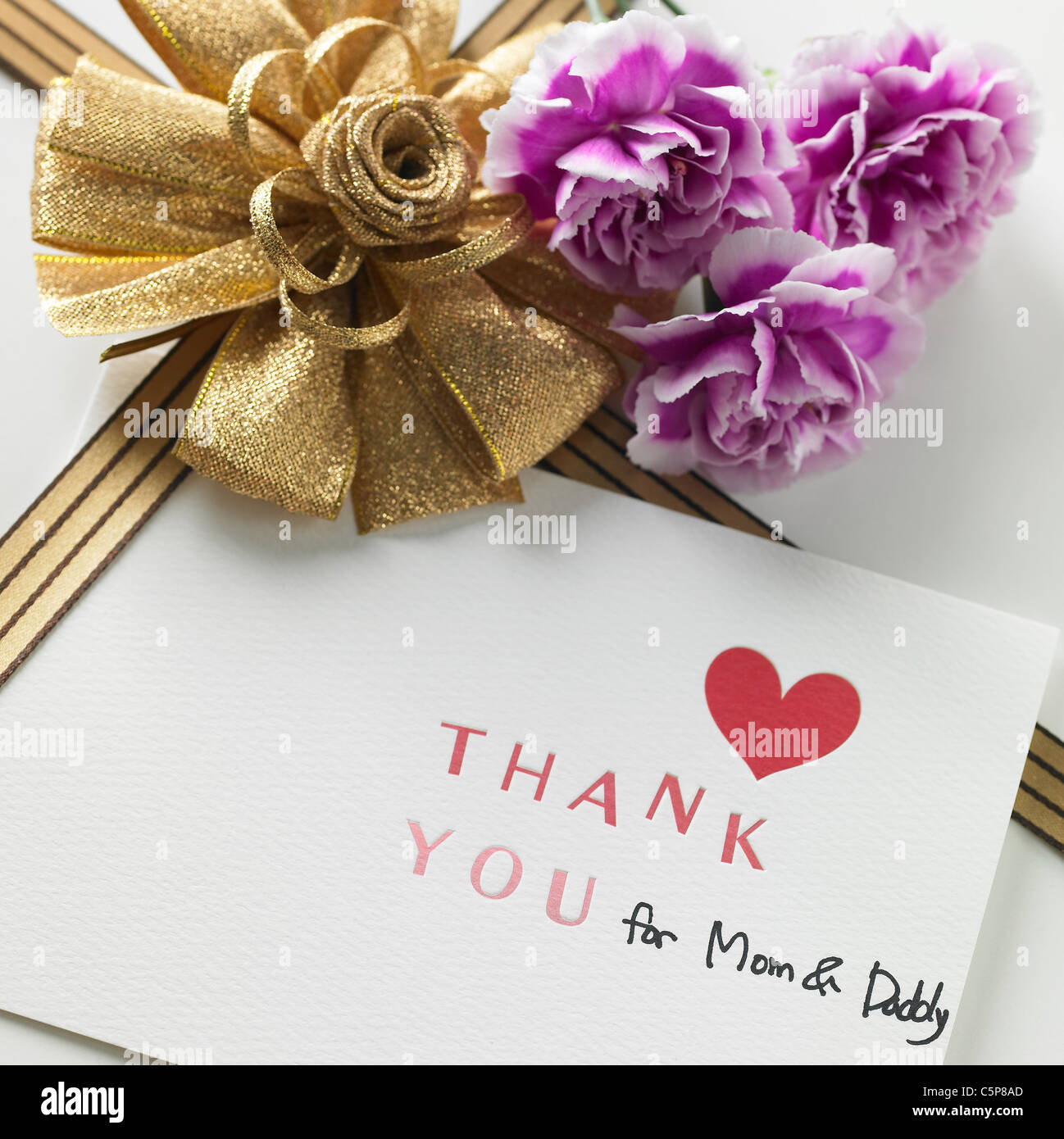 Des rubans, des fleurs et une carte de remerciement Banque D'Images