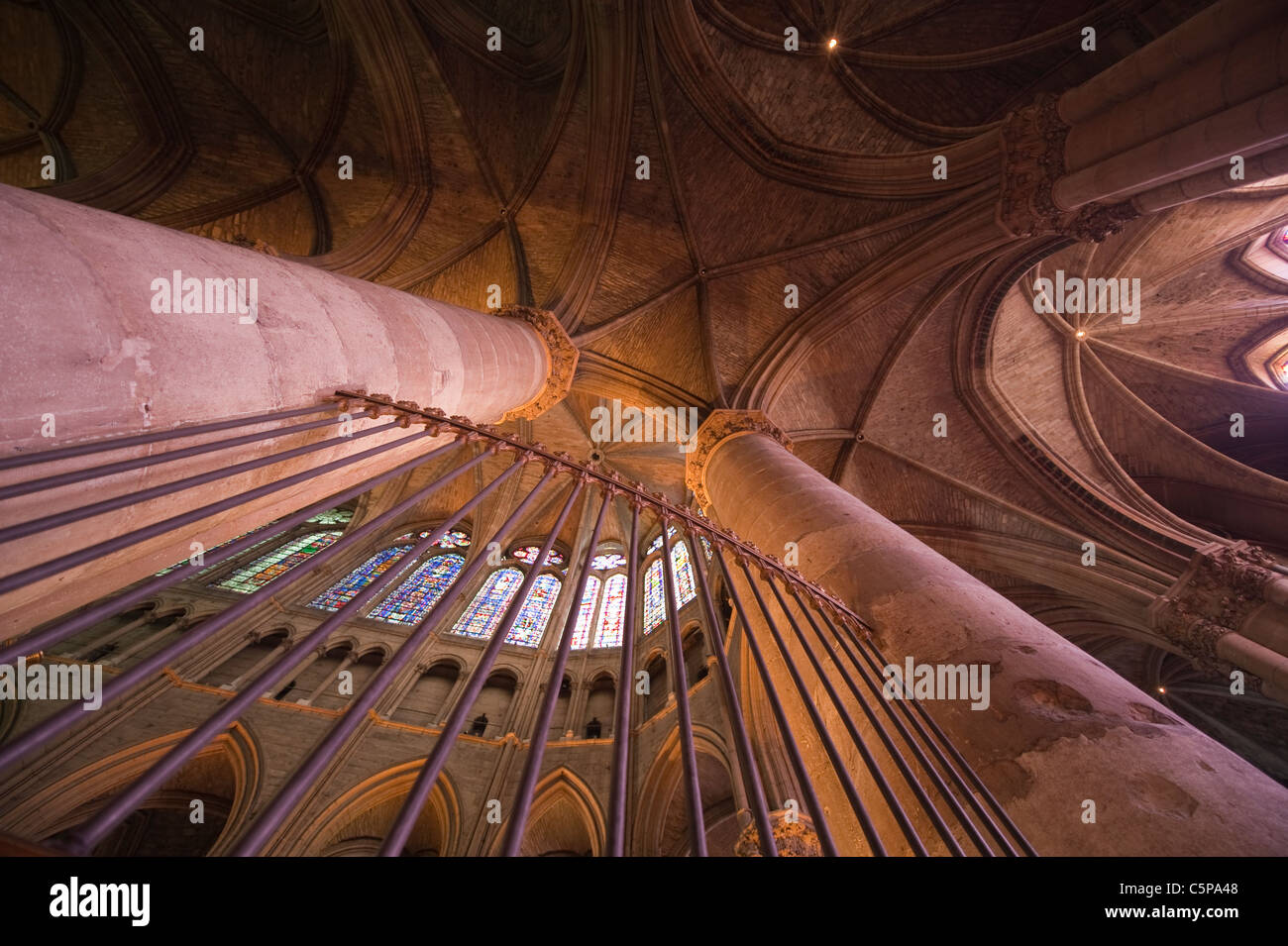 La Cathédrale de Reims vue de l'intérieur avec des voûtes à nervures Banque D'Images