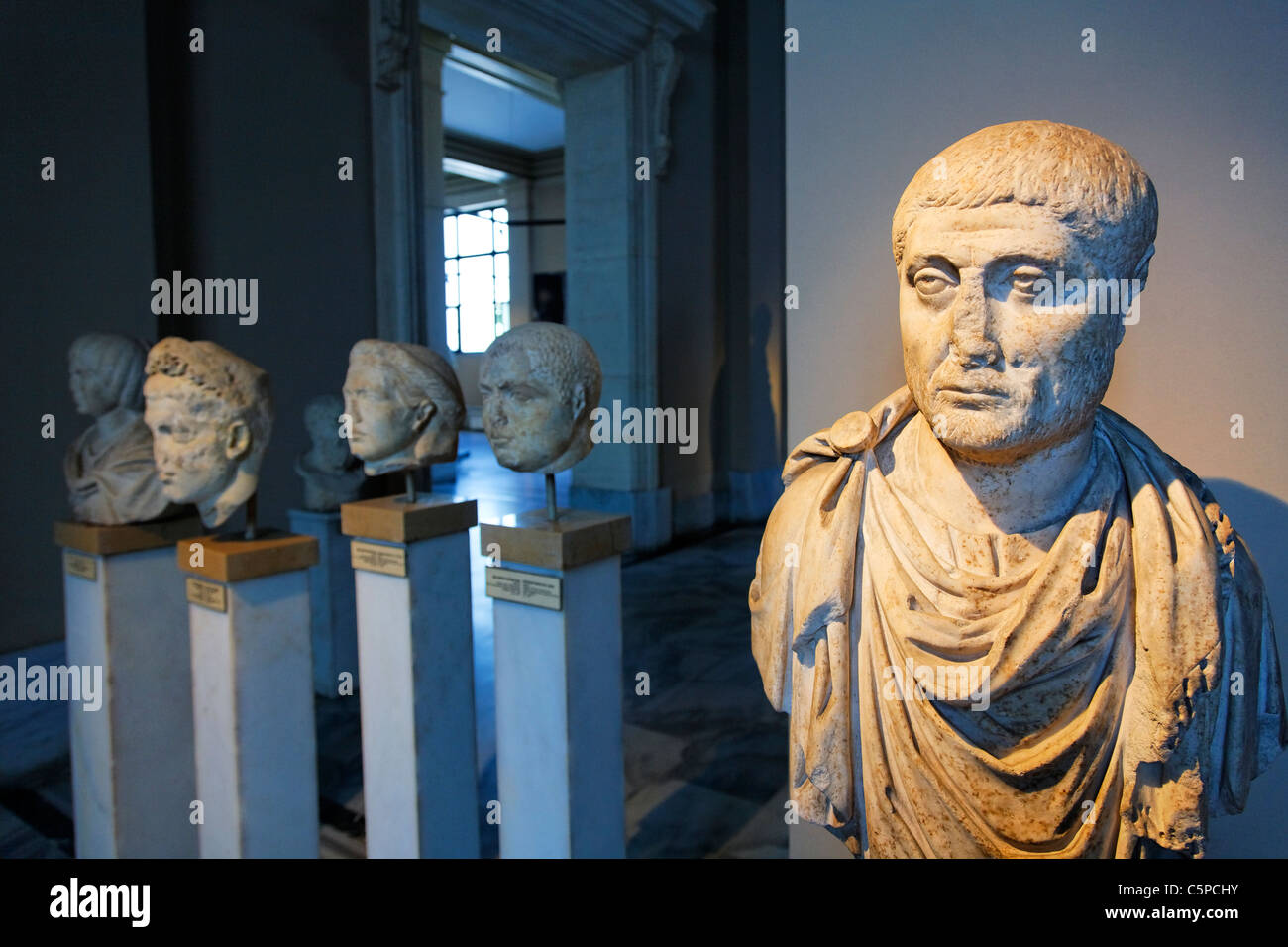 Turquie - Istanbul - Musée Archéologique - statues romaines Banque D'Images