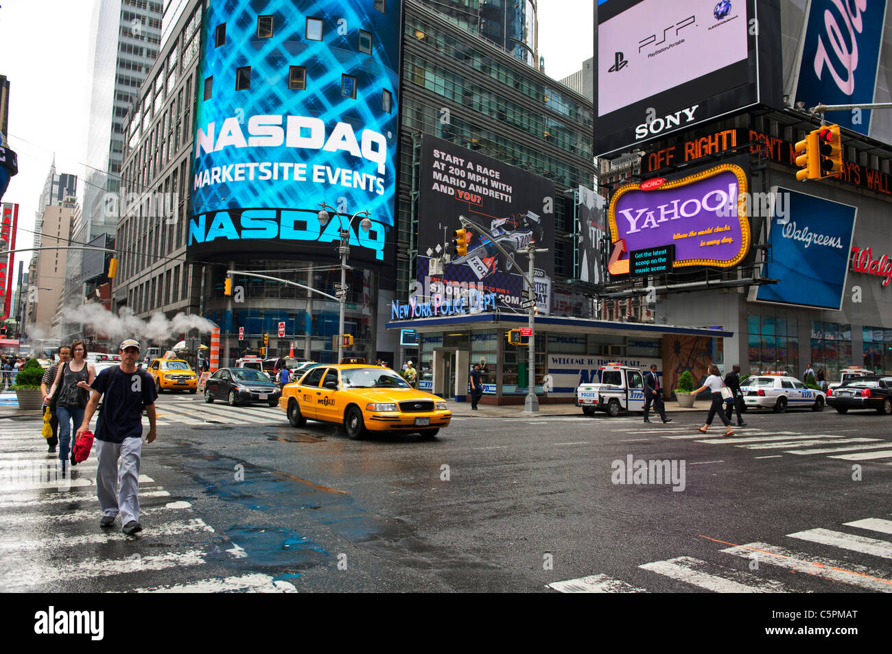 West 43rd Street, New York, Manhattan, États-Unis. Banque D'Images West 43rd Street, New York, Manhattan, États-Unis. Banque D'Images