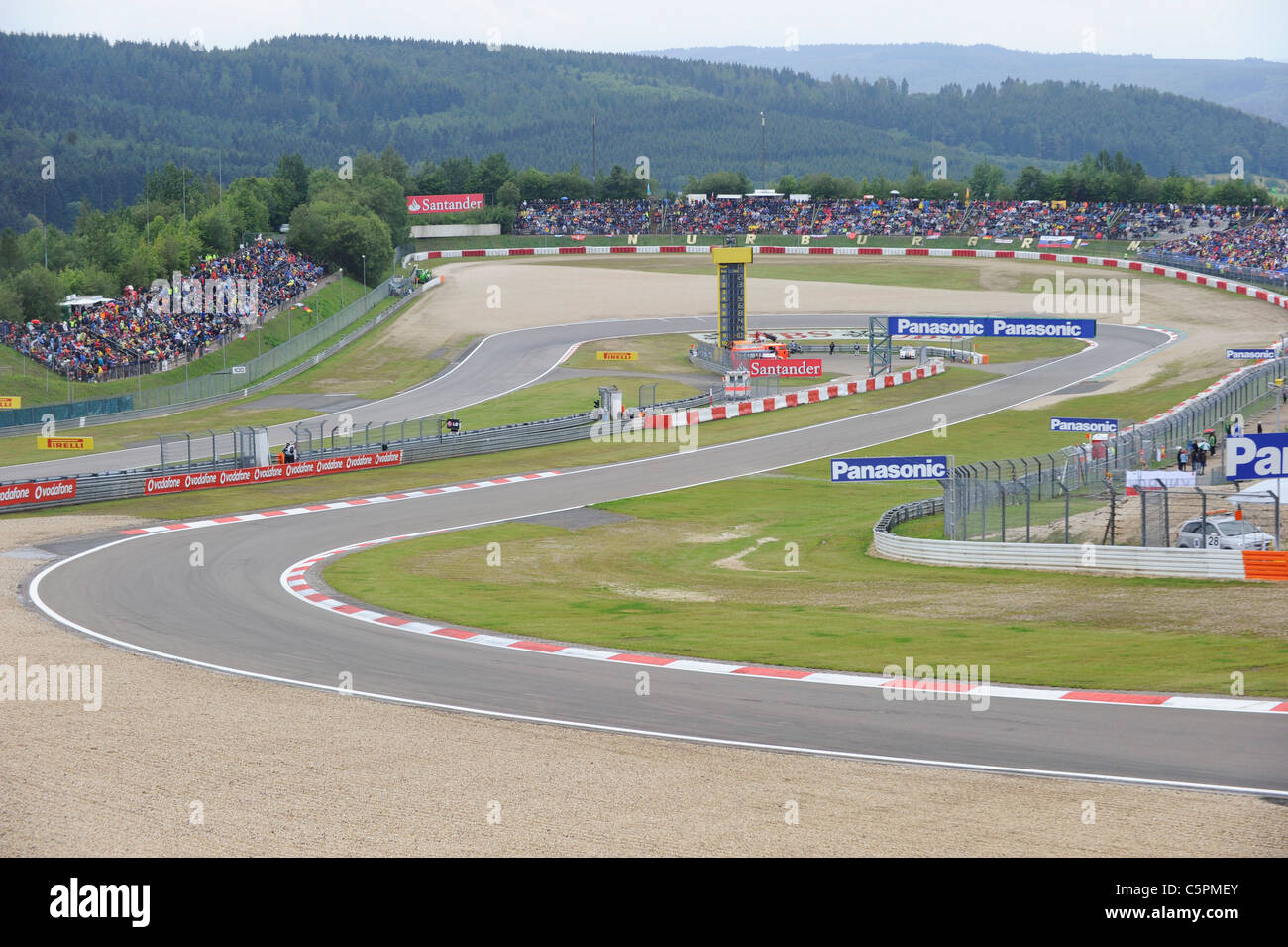 La courbe Dunlop au Nürburgring racetrack au cours de la German Grand Prix de Formule 1 2011 Banque D'Images